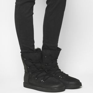 NWOB UGG Lodge Boots

Black Suede Leather